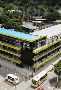 Vista desde afuera del hotel Karmel